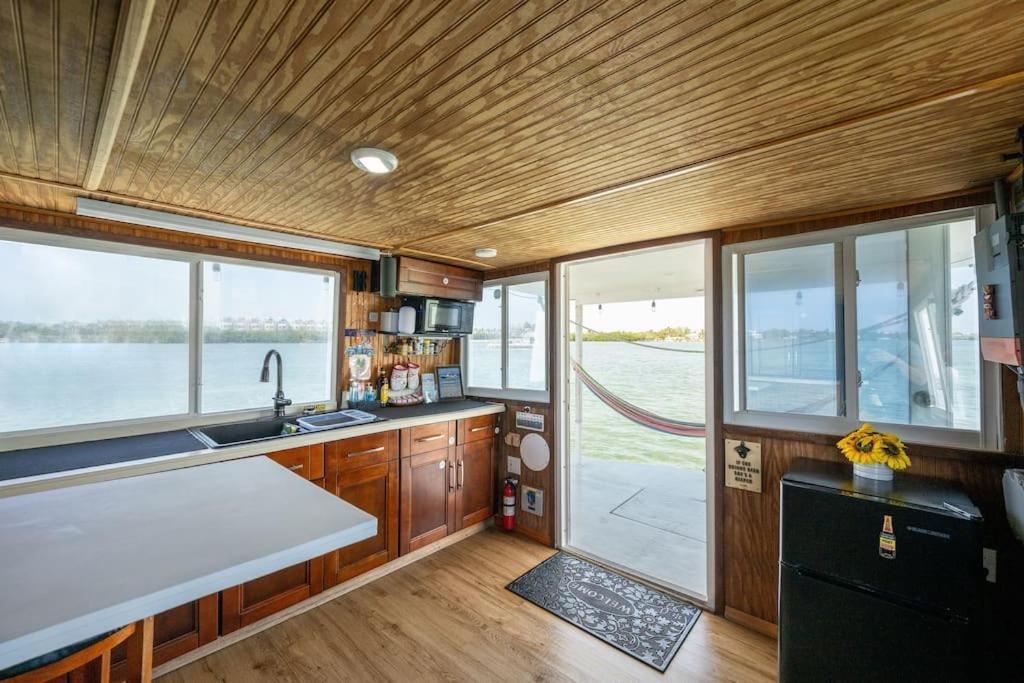 Hotel Beautiful Houseboat In Key West Exterior foto